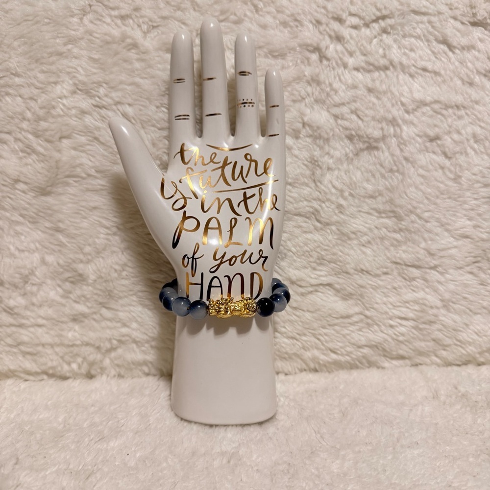 Chic Blue Agate Bracelet with Gold Piyao or Pixiu - Picture 4 of 5